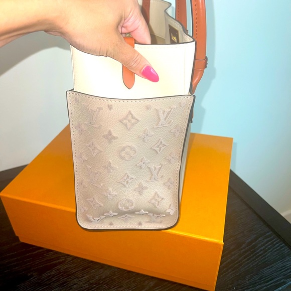 BRAND NEW MY SIDE MM Louis Vuitton bag. - Picture 6 of 10